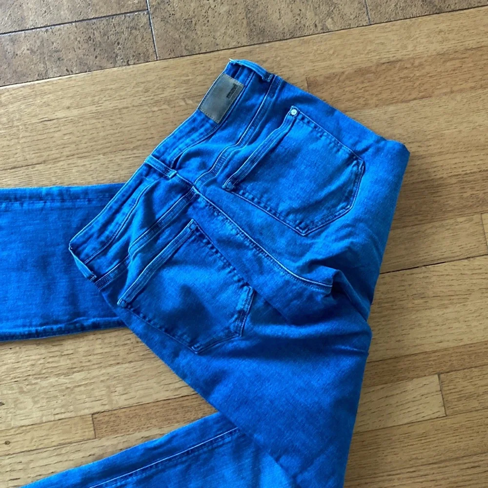 Mavi - Picture 3 of 3